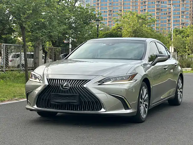 LEXUS  ES 2020