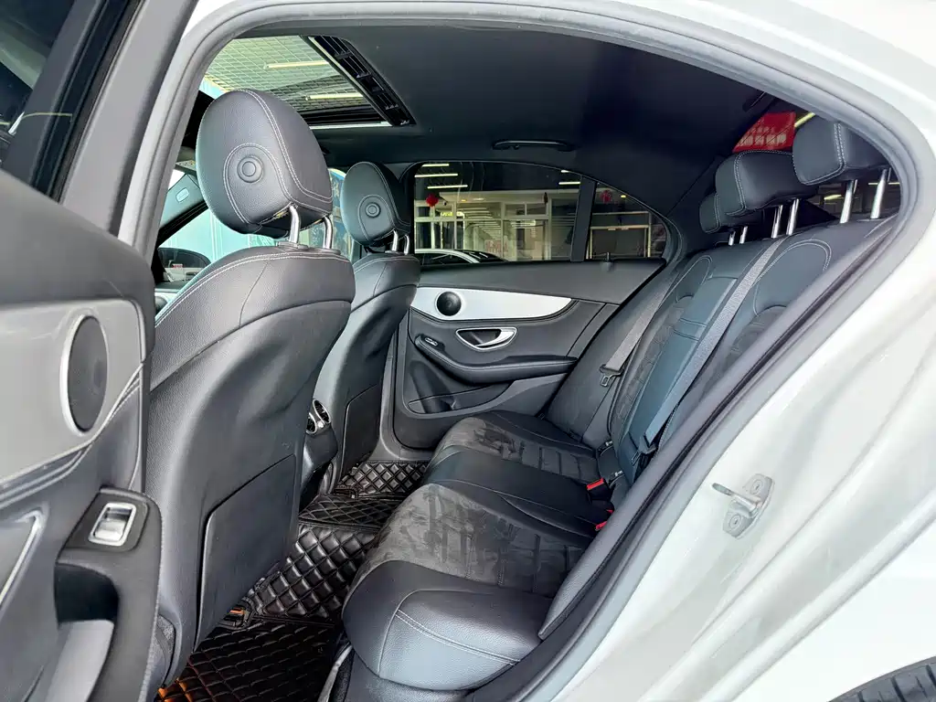 Mercedes-Benz C-Class — миниатюра 8