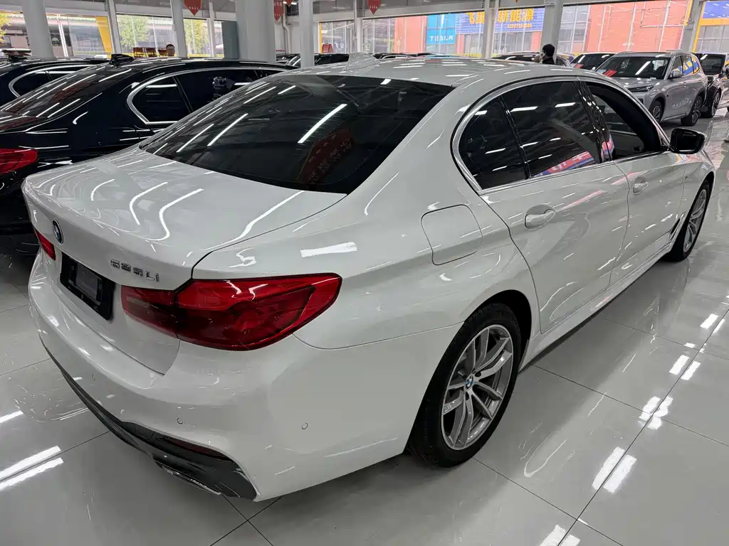BMW 5 Series — миниатюра 13