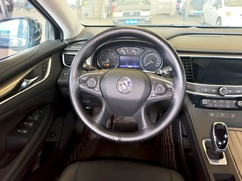 Buick LaCrosse — миниатюра 11