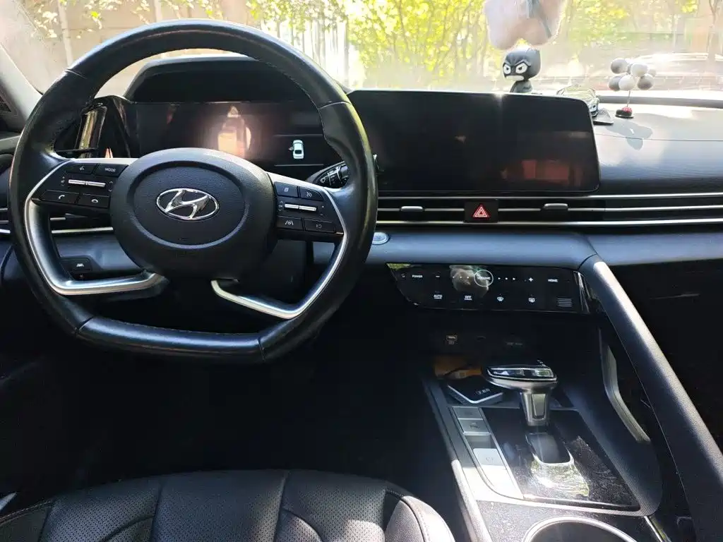 Hyundai Elantra — миниатюра 5