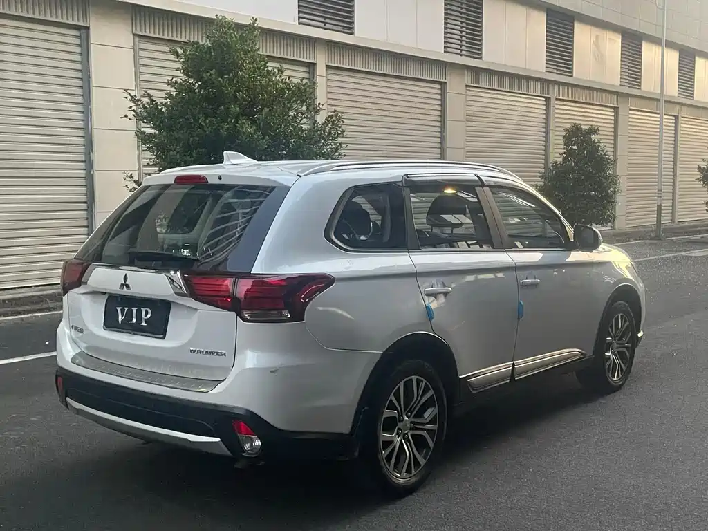 Mitsubishi Outlander — миниатюра 9
