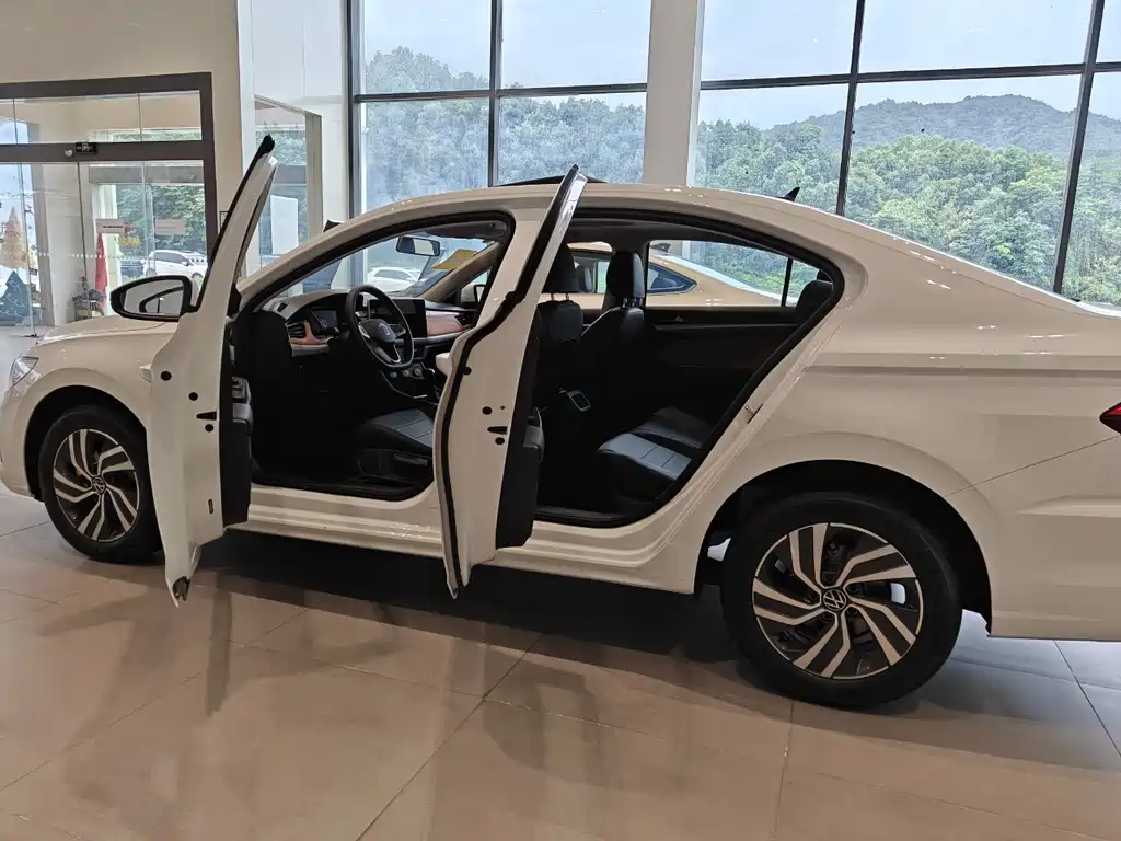 Volkswagen Bora 2026 200TSI DSG