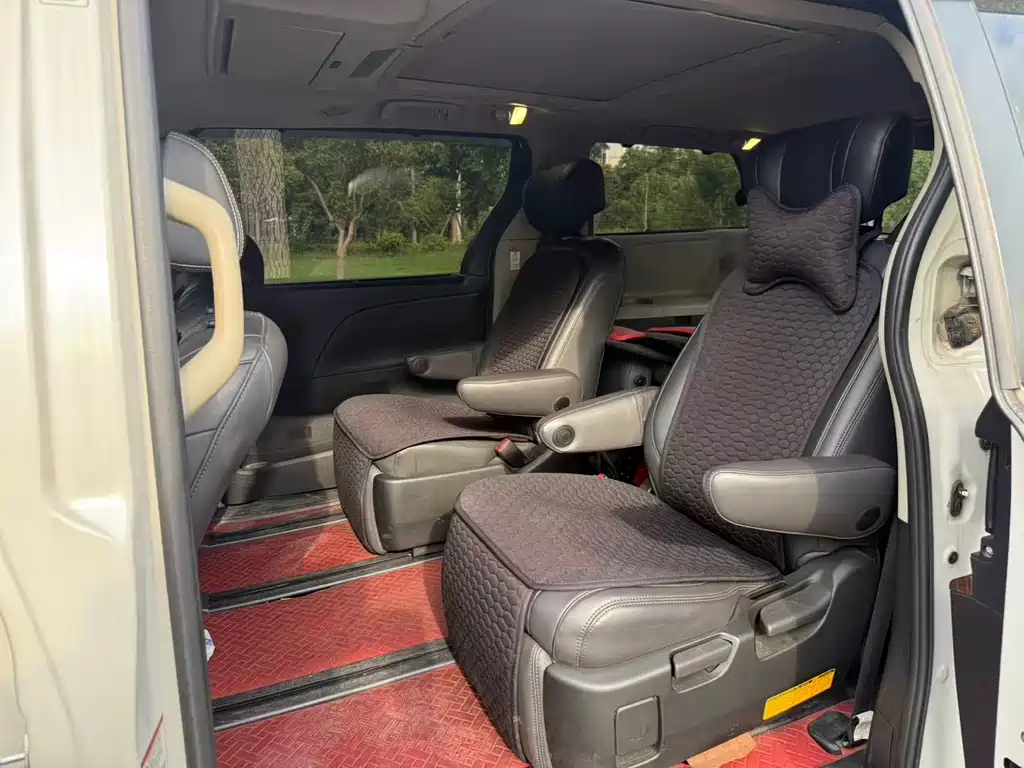 Toyota Sienna — миниатюра 8