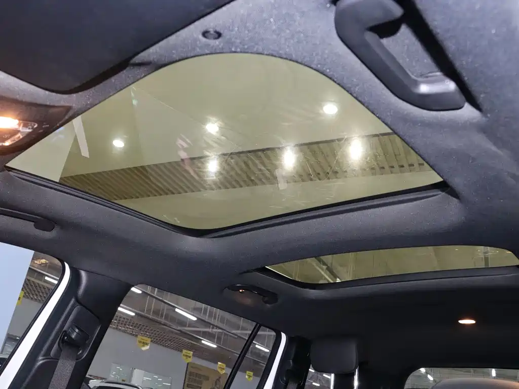 Mercedes-Benz GLB — миниатюра 11