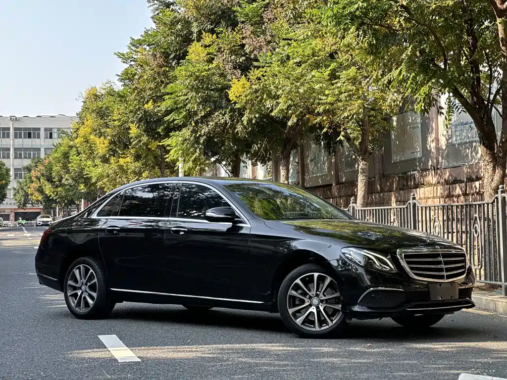 Mercedes-Benz E-Class — миниатюра 3