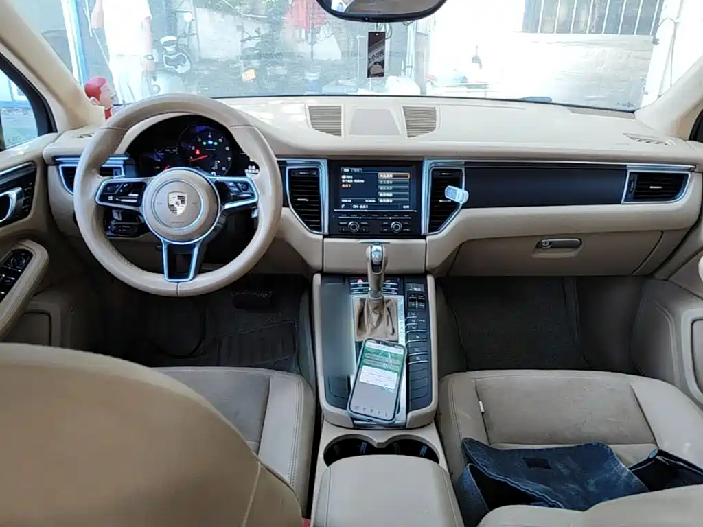 Porsche Macan — миниатюра 10