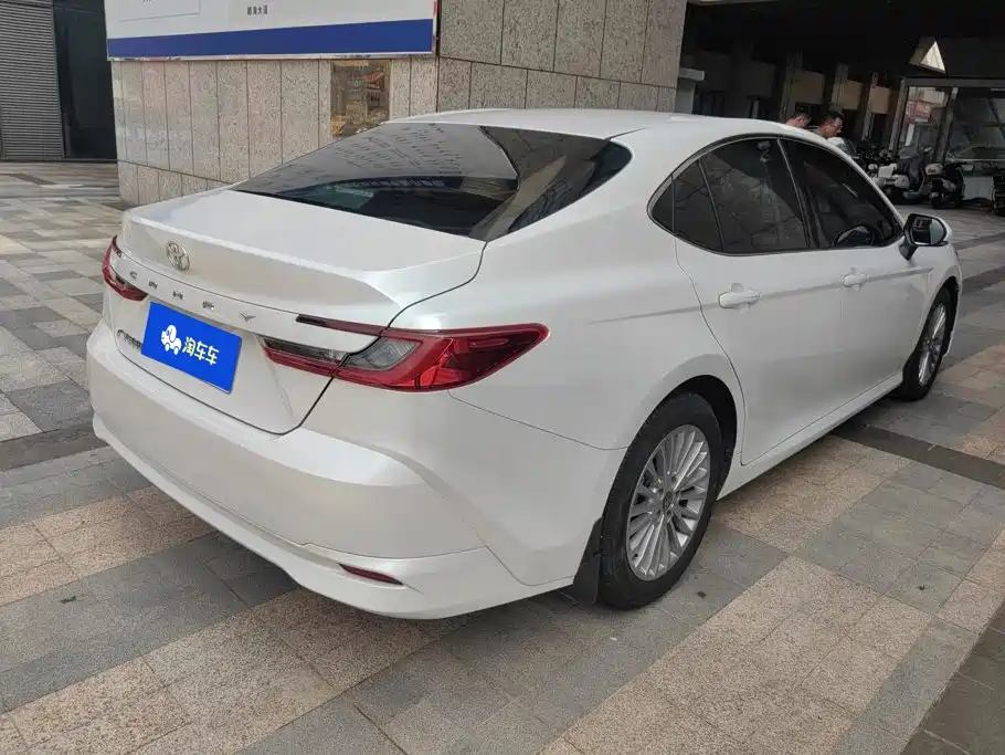 Toyota Camry — миниатюра 3