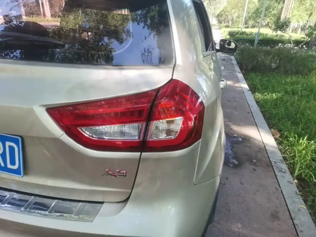Geely Vision X3 — миниатюра 7