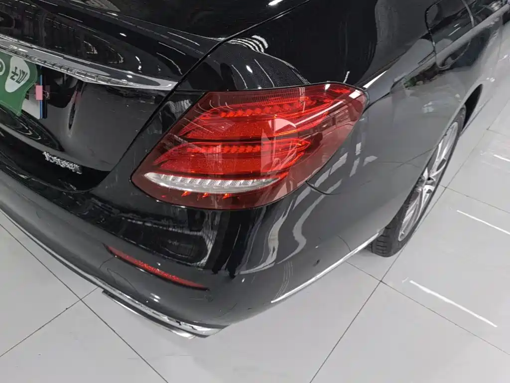 Mercedes-Benz E-Class — миниатюра 8