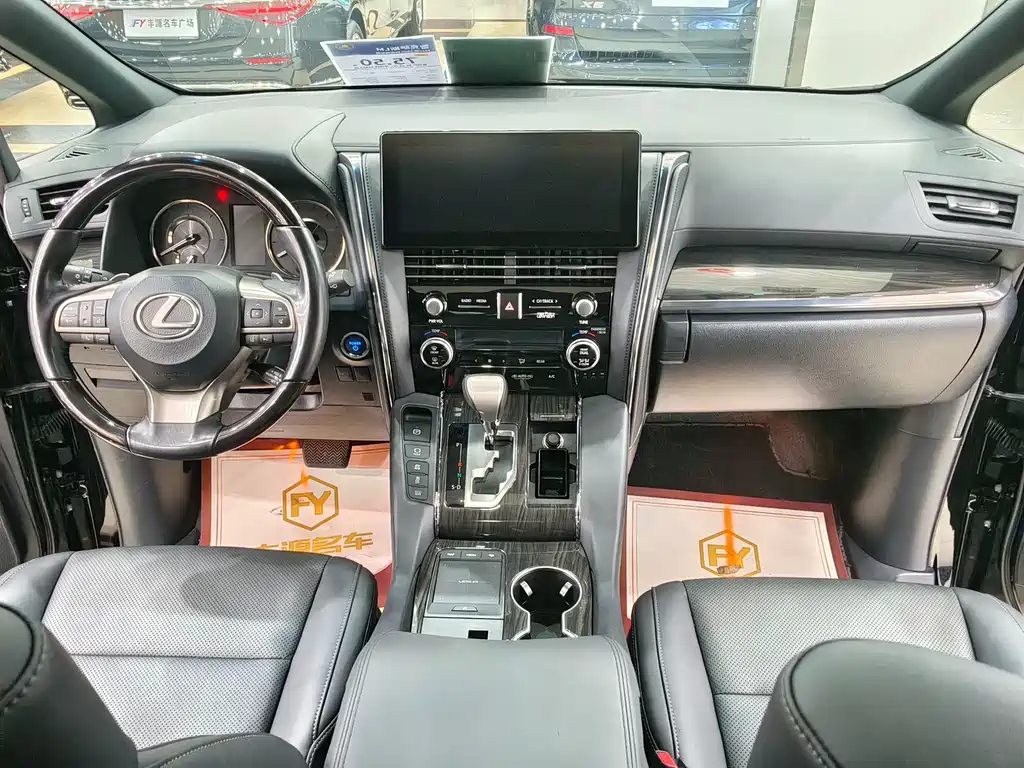 Lexus LM — миниатюра 18