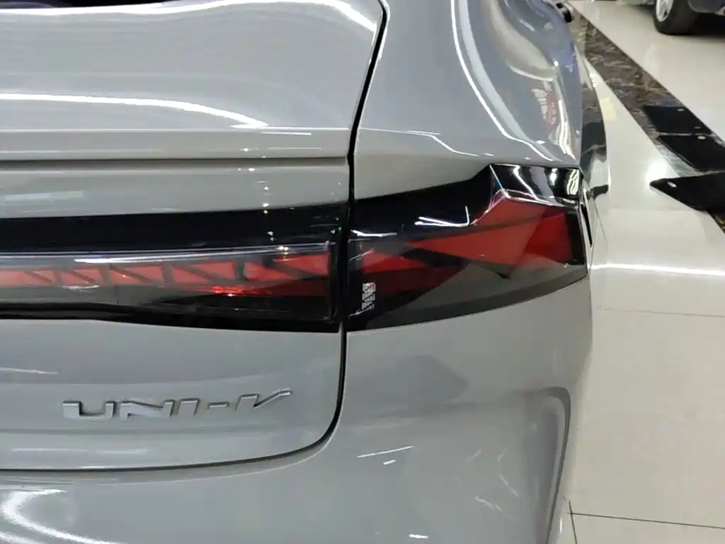 Changan UNI-V — миниатюра 8