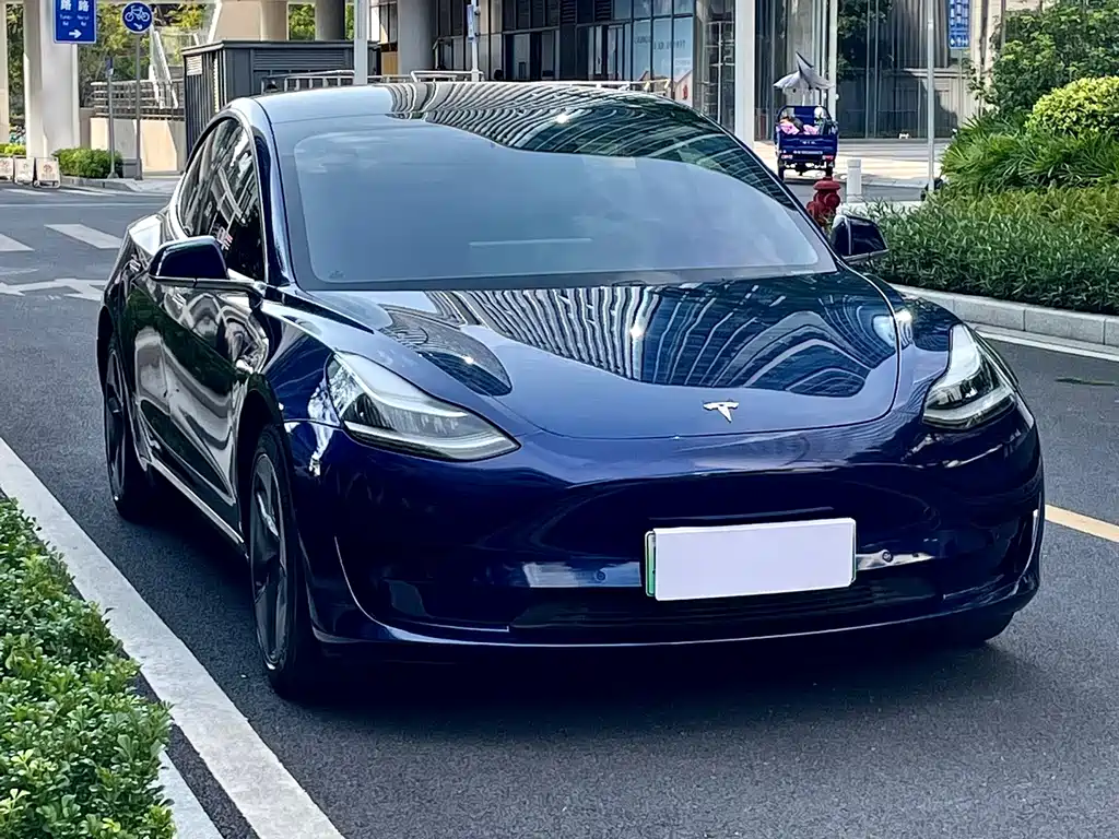 Tesla Model 3 — миниатюра 2