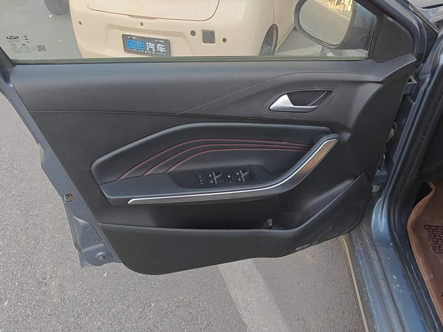 CHERY Tiggo 3x 1.5 л 2024 г. Серебристо-серый, пробег 6899 км