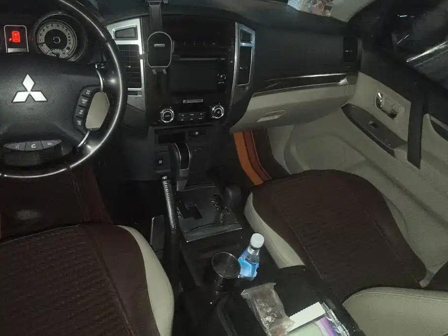 Mitsubishi Pajero (Import) — миниатюра 16