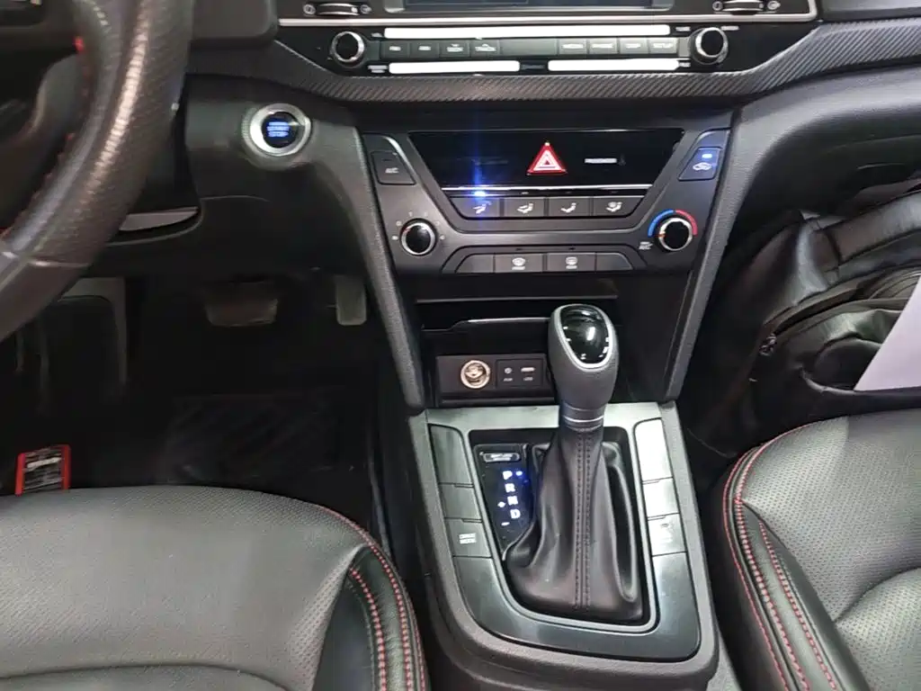 Hyundai Elantra — миниатюра 14