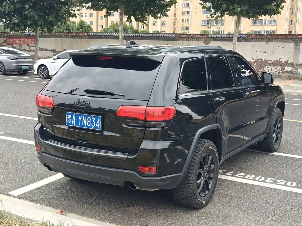 Jeep Grand Cherokee (Import) — миниатюра 9