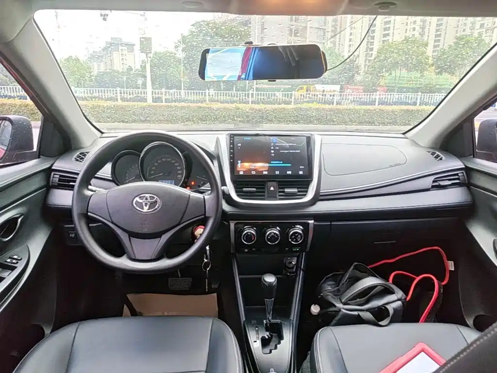 Toyota Yaris L — миниатюра 10