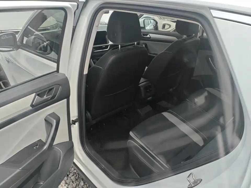 Volkswagen T-Roc — миниатюра 4
