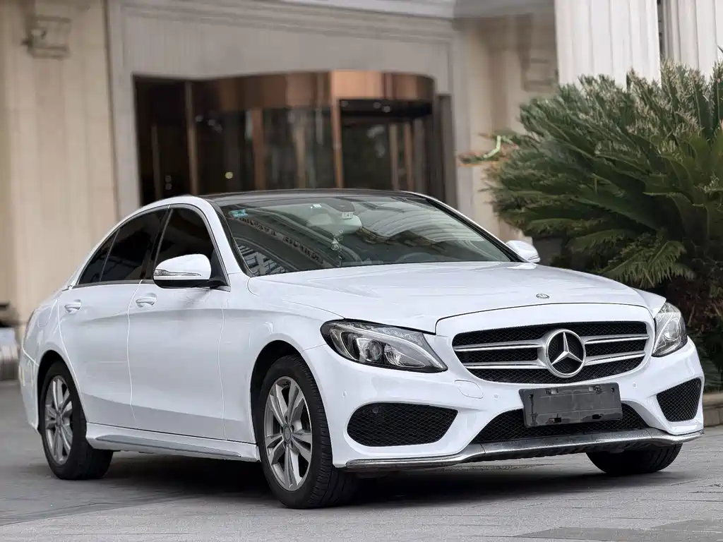 Mercedes-Benz C-Class — миниатюра 3