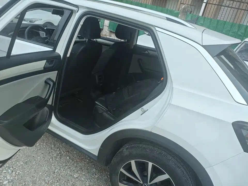 Volkswagen T-Roc — миниатюра 6