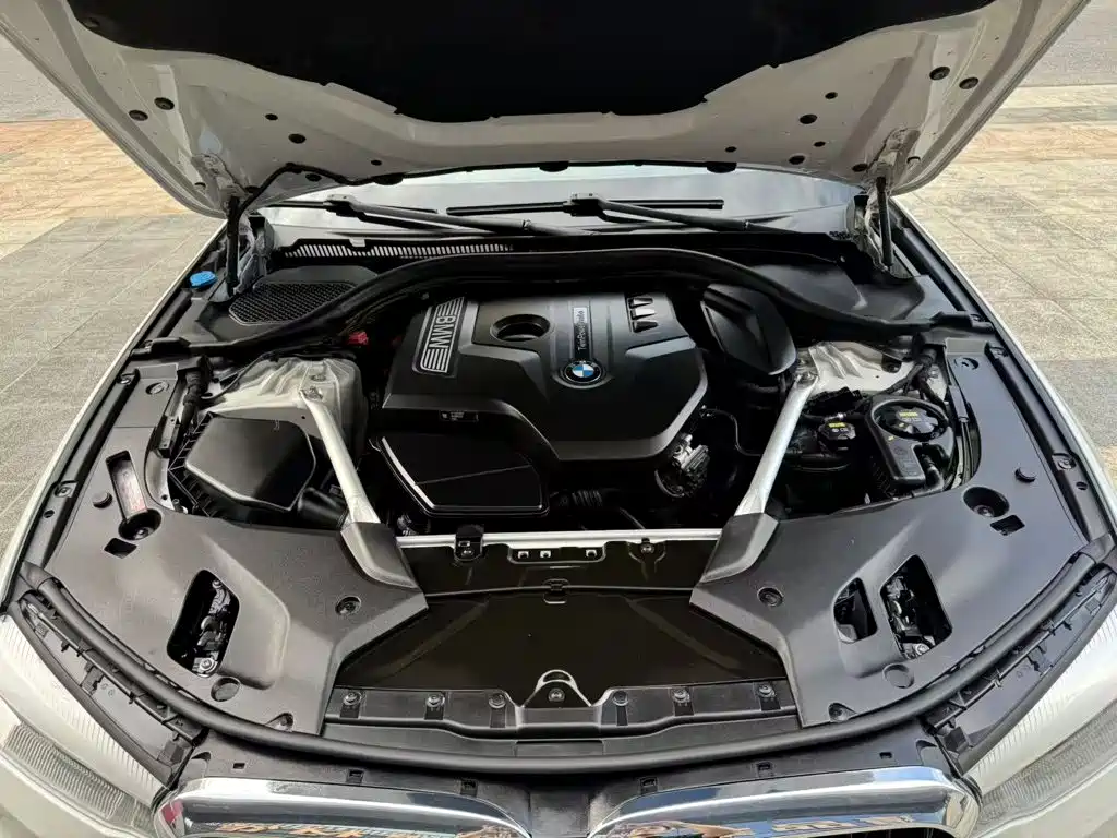 BMW 5 Series — миниатюра 10
