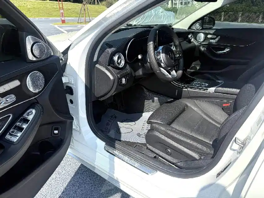 Mercedes-Benz C-Class — миниатюра 6