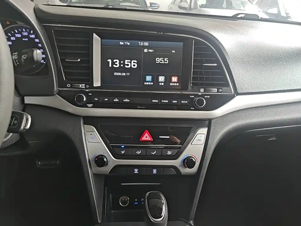 Hyundai Elantra — миниатюра 13