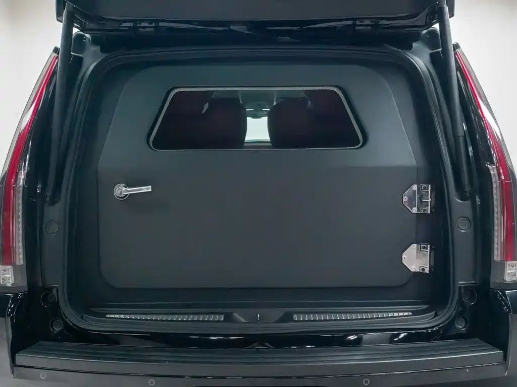 Cadillac Escalade — миниатюра 8