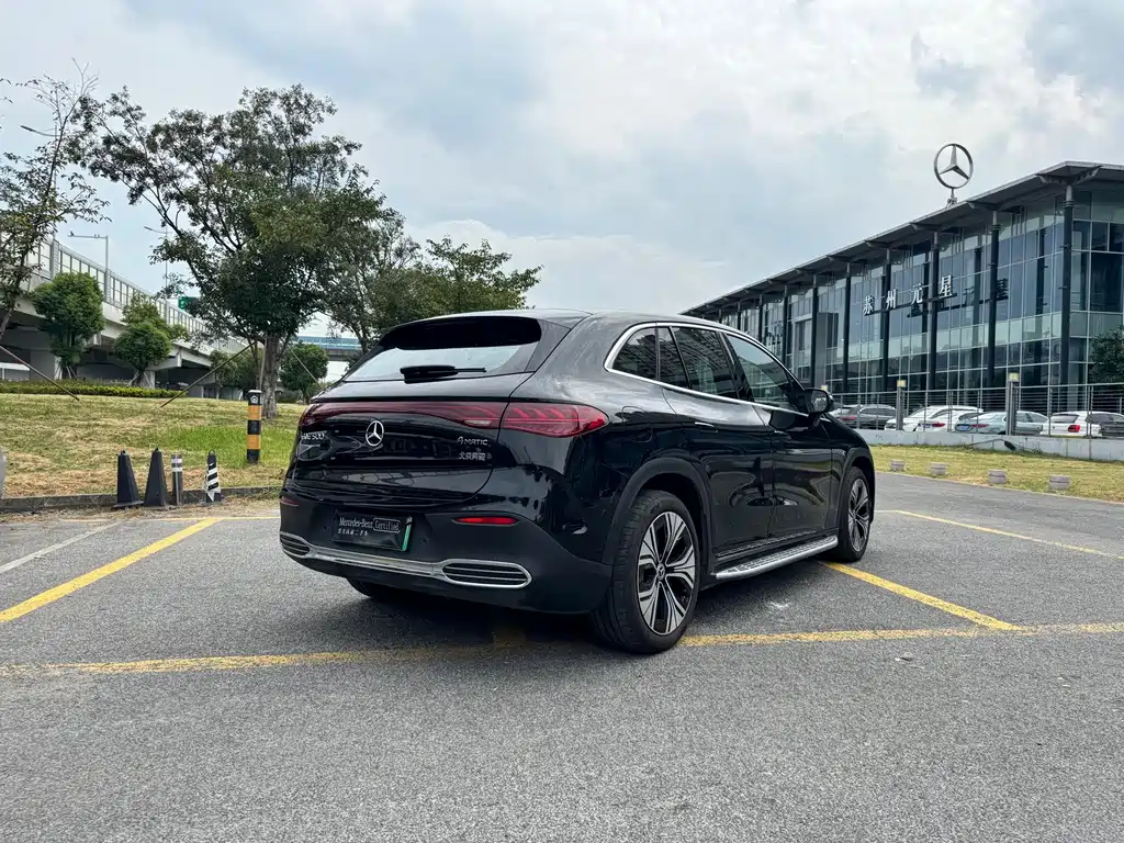 Mercedes-Benz EQE SUV — миниатюра 20