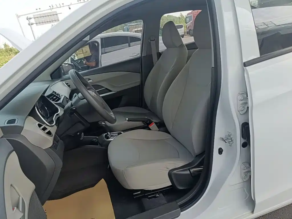 Chevrolet Sail — миниатюра 15