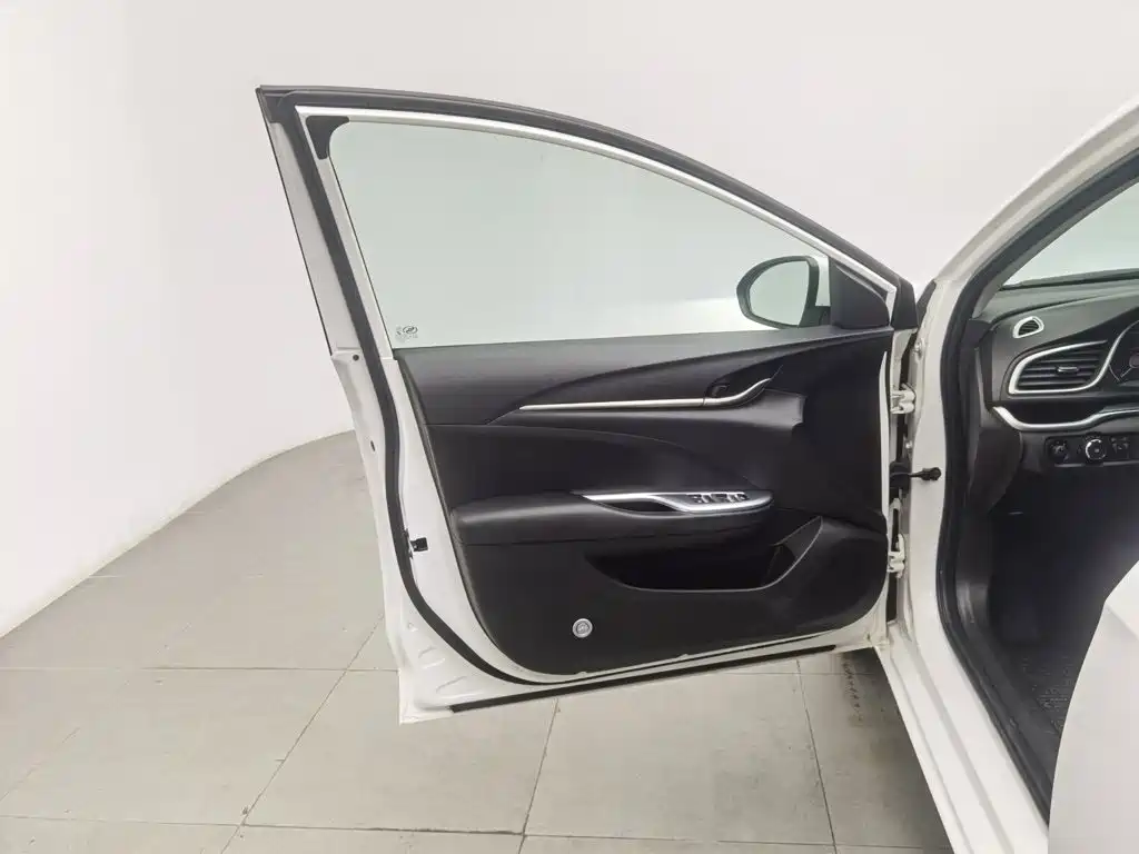 Buick Excelle — миниатюра 8