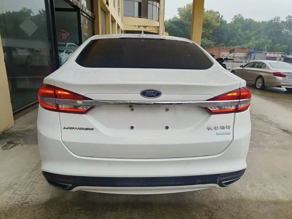 Ford Mondeo — миниатюра 6