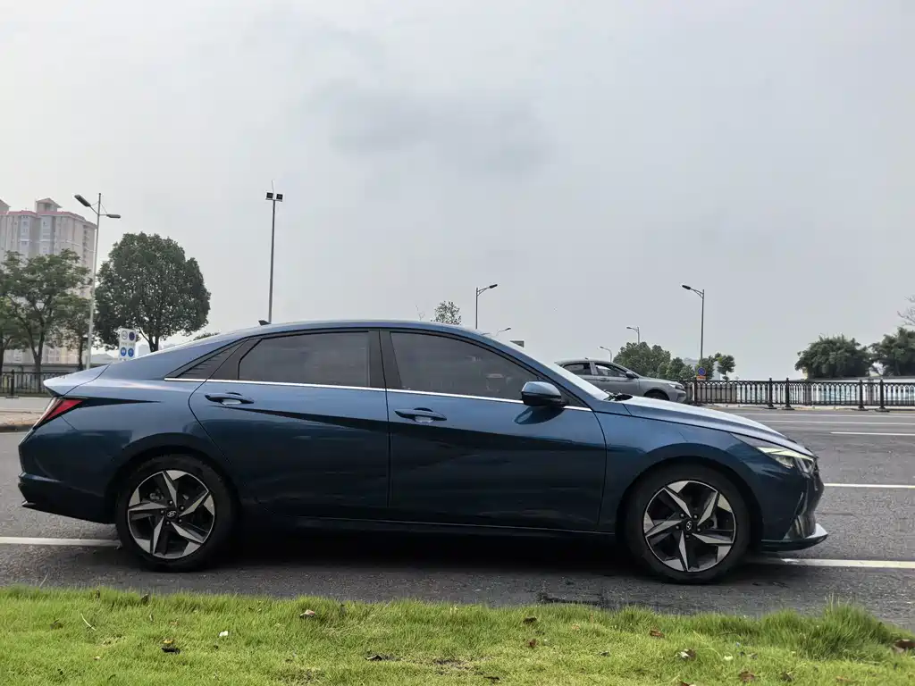 Hyundai Elantra — миниатюра 5