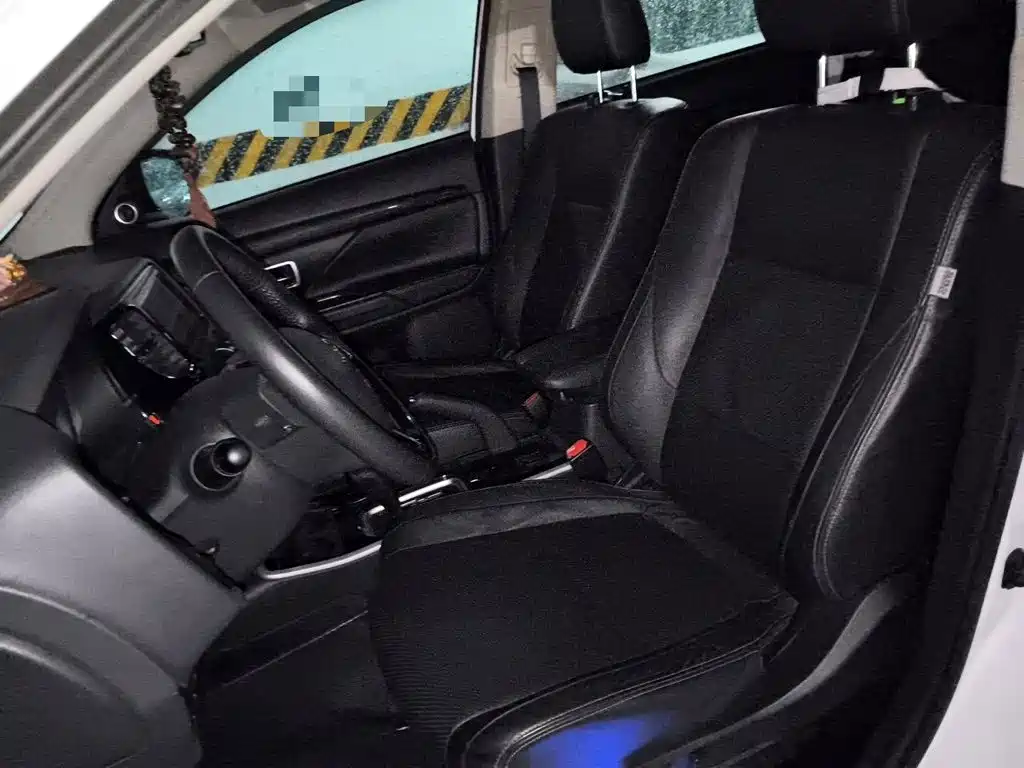 Mitsubishi Outlander — миниатюра 11