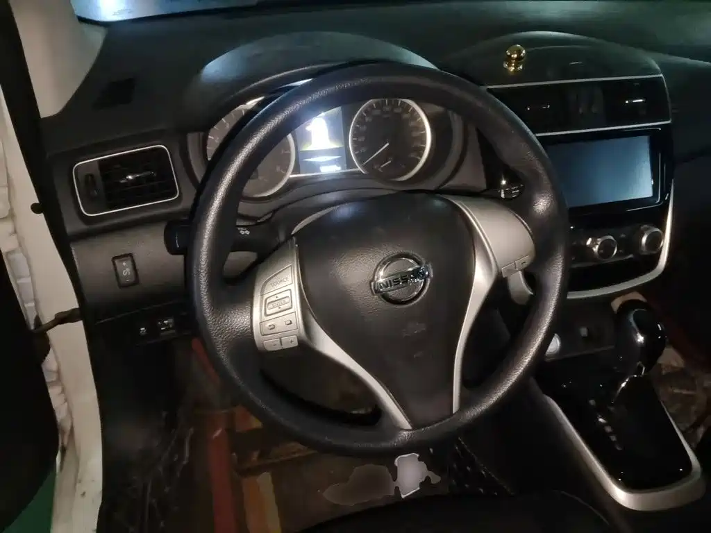 Nissan Tiida — миниатюра 6