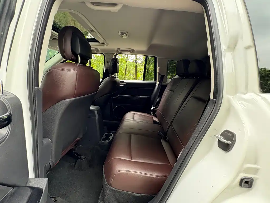 Jeep Compass (Import) — миниатюра 8