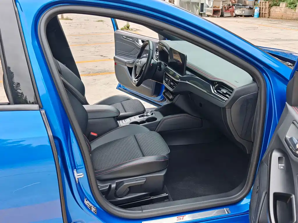 Ford Focus — миниатюра 10
