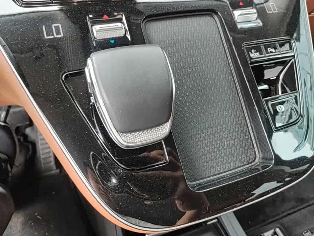 Hongqi Hongqi HQ9 PHEV — миниатюра 19