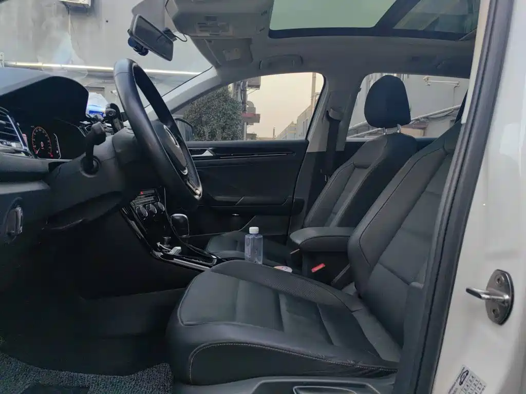 Volkswagen T-Roc — миниатюра 11