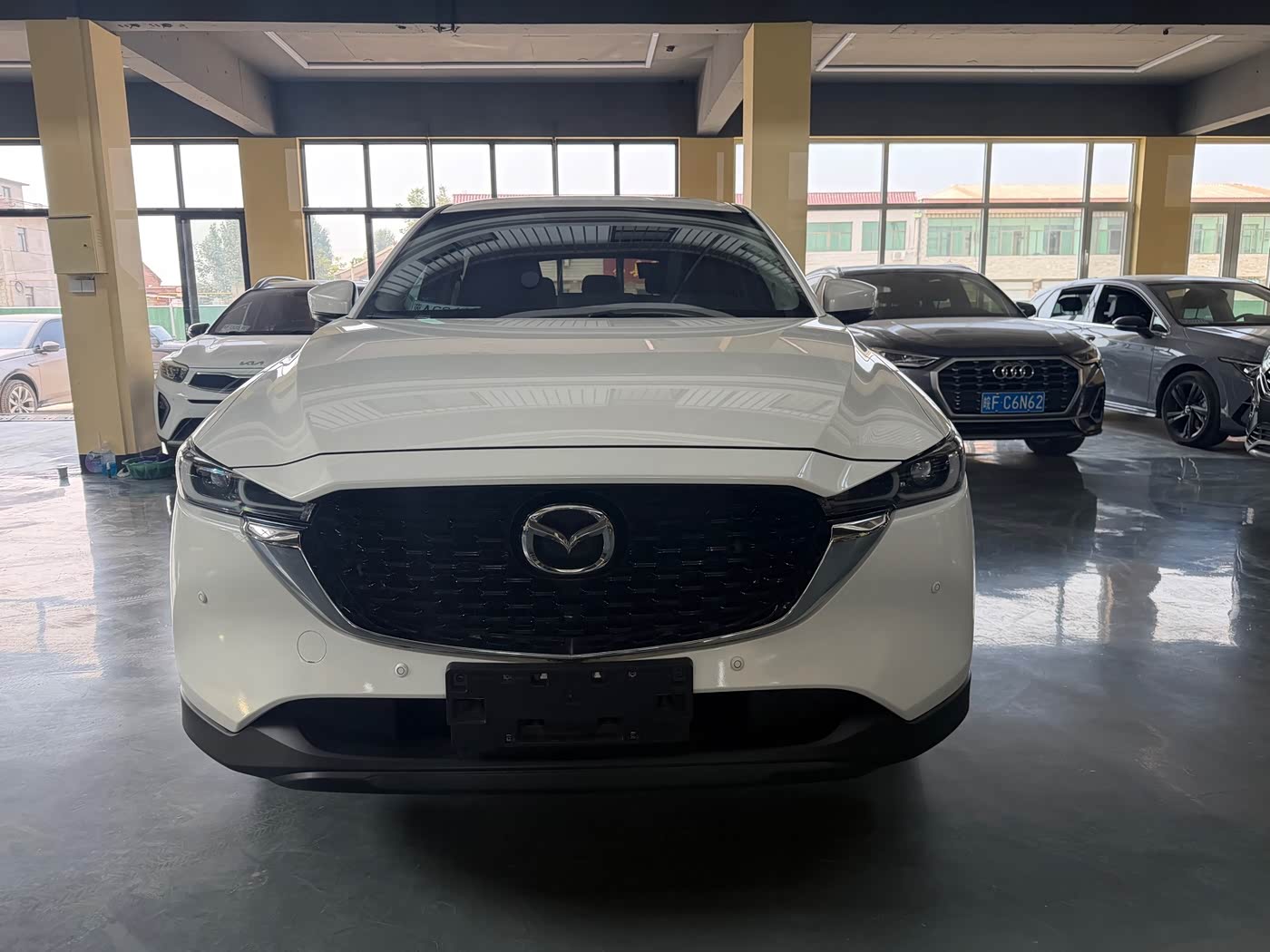Mazda CX-5 2.0 л 2023 г. Белый, пробег 41000 км