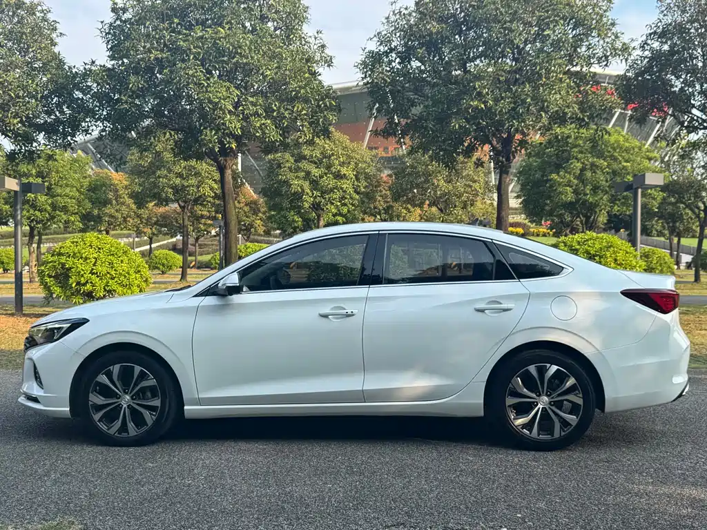 Changan Eado — миниатюра 7