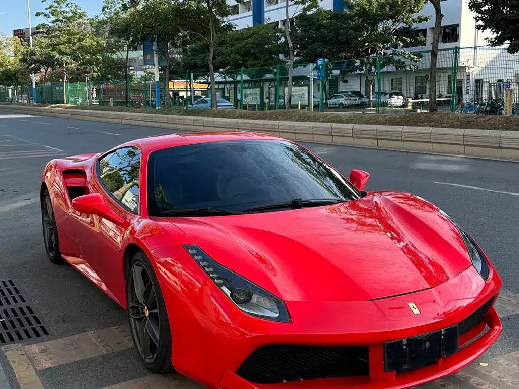 FERRARI 488