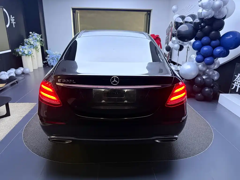Mercedes-Benz E-Class — миниатюра 8