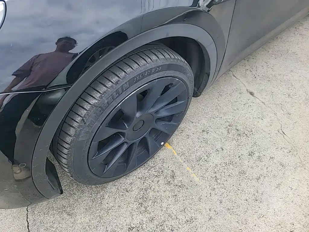 Tesla Model Y — миниатюра 23