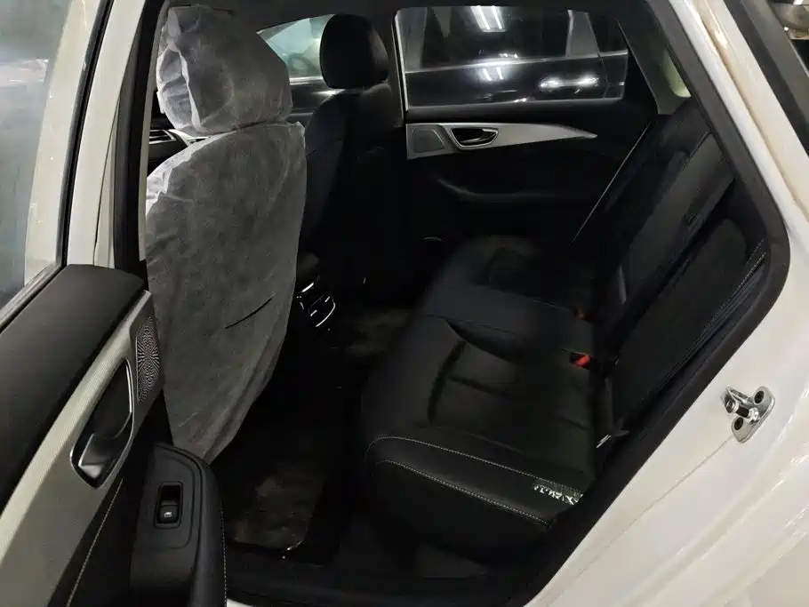 Roewe i6 MAX New Energy — миниатюра 11