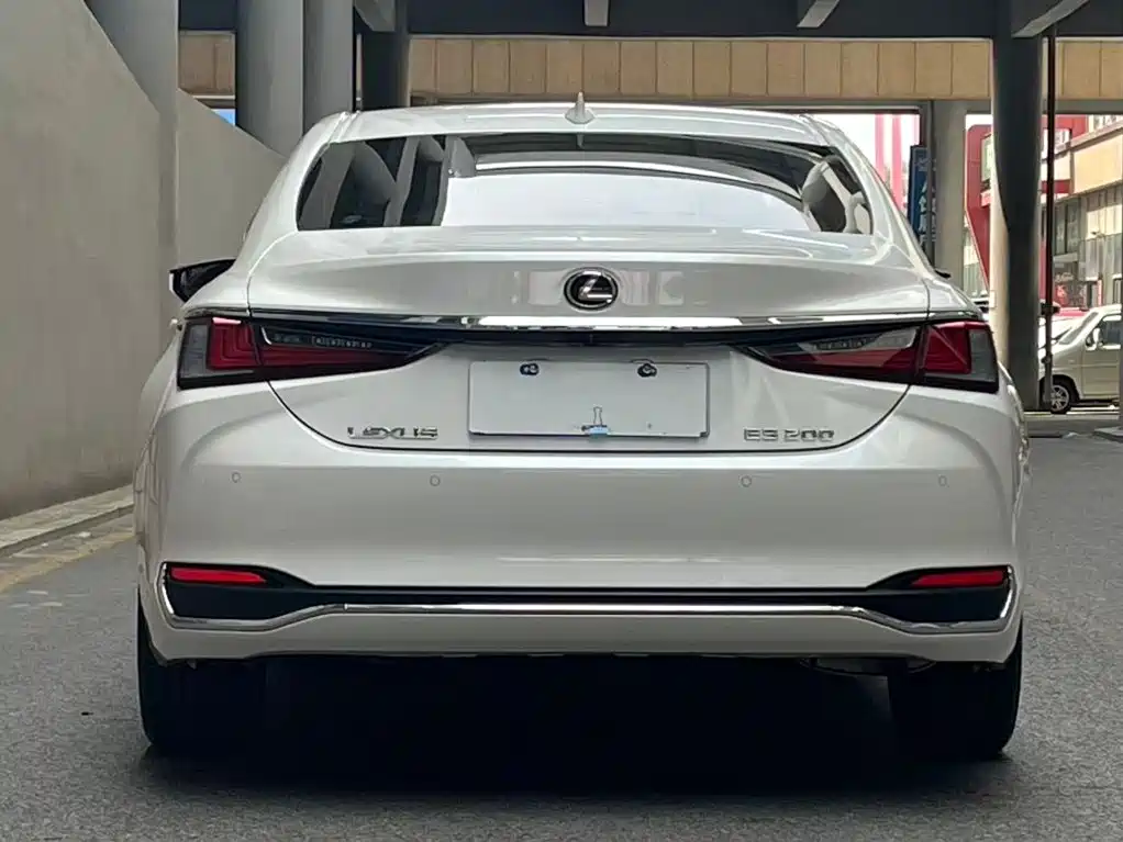 Lexus ES — миниатюра 4