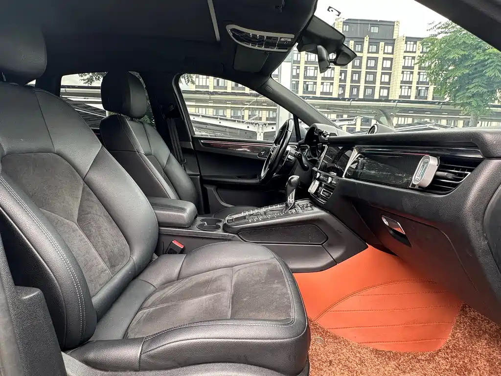 Porsche Macan — миниатюра 11