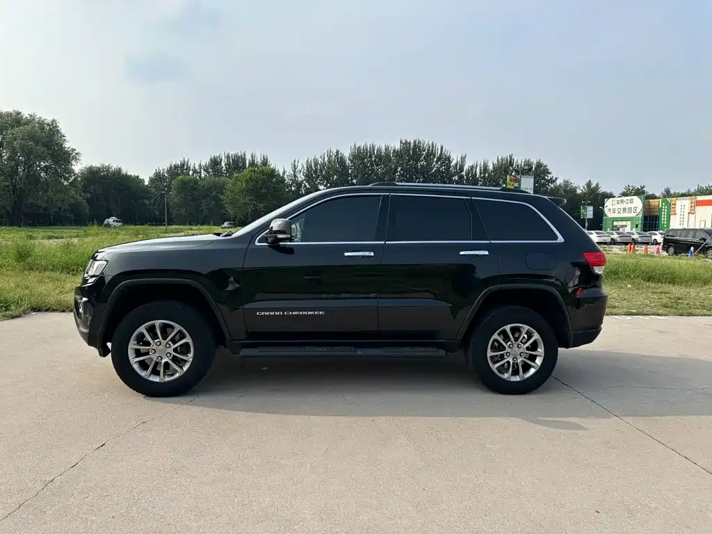 Jeep Grand Cherokee (Import) — миниатюра 7