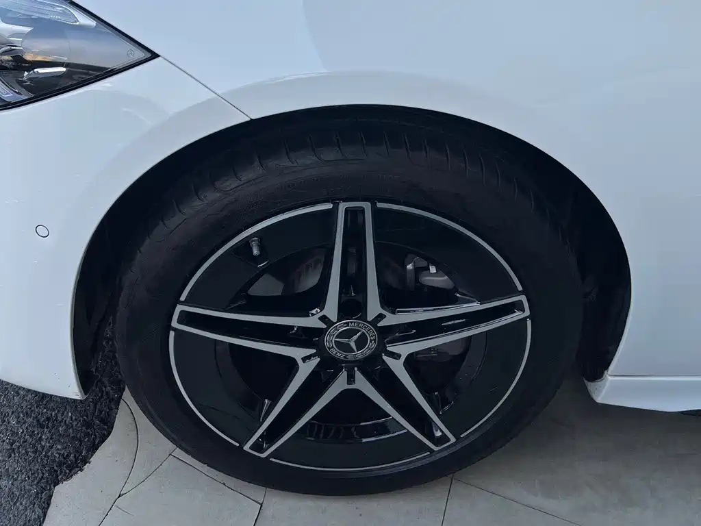 Mercedes-Benz C-Class — миниатюра 11